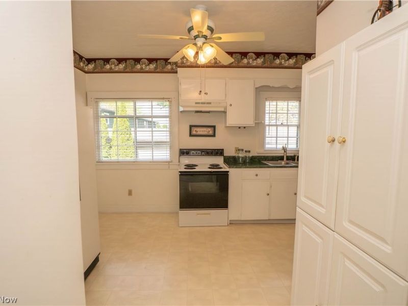 215 Lake Avenue NE, Hartville, OH 44632 Photo 19