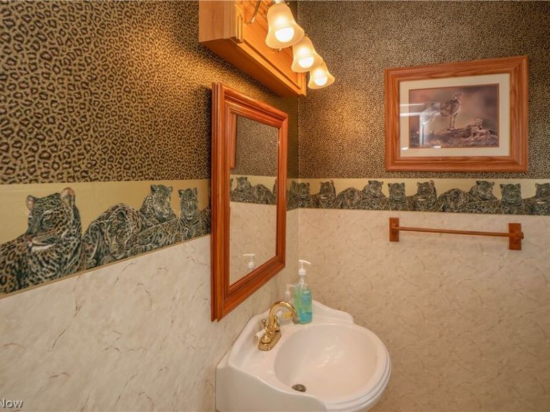 215 Lake Avenue NE, Hartville, OH 44632 Photo 24