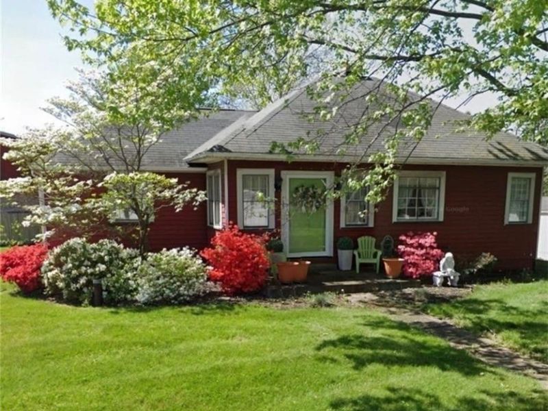 215 Lake Avenue NE, Hartville, OH 44632 Photo 3