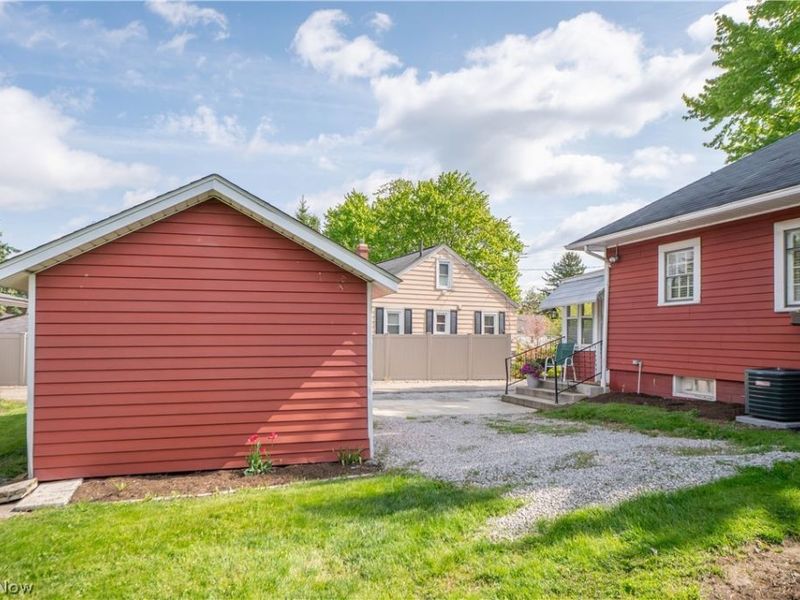 215 Lake Avenue NE, Hartville, OH 44632 Photo 39
