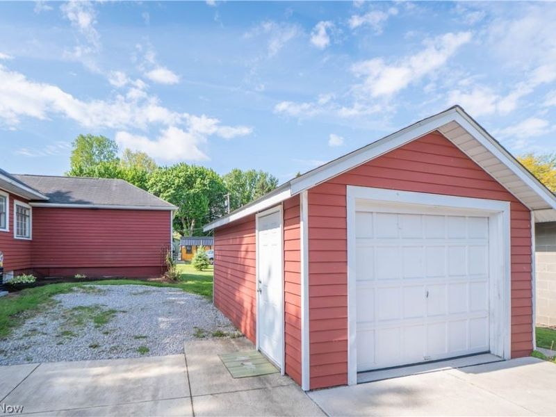 215 Lake Avenue NE, Hartville, OH 44632 Photo 40