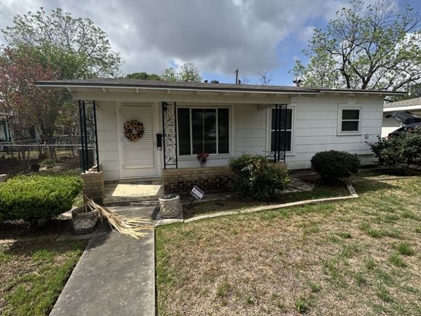 206 Laurelwood Dr, San Antonio, TX 78213