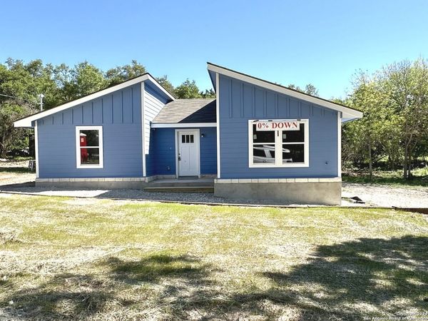 489 Oaklane St, Canyon Lake, TX 78133