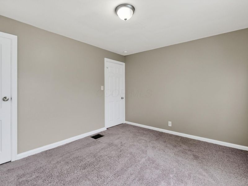 2468 Mcguffey Road , Columbus, OH 43211 Photo 13