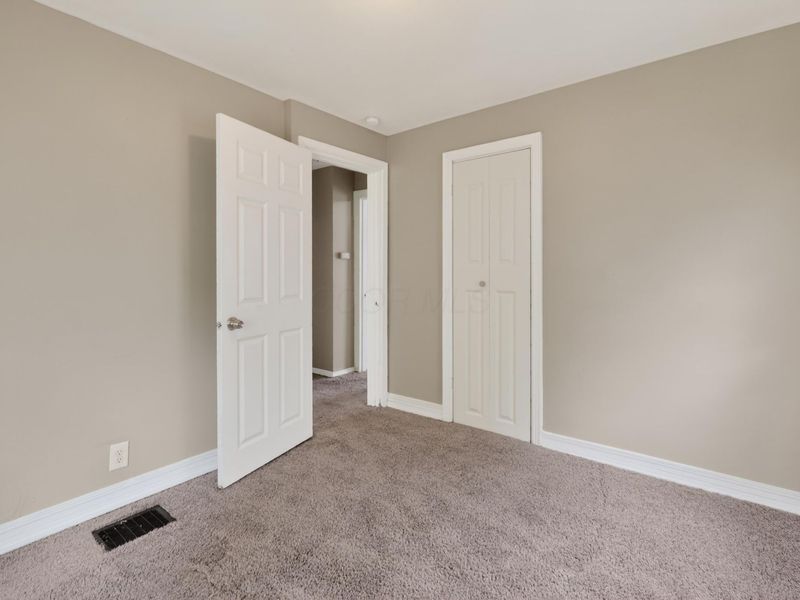 2468 Mcguffey Road , Columbus, OH 43211 Photo 18