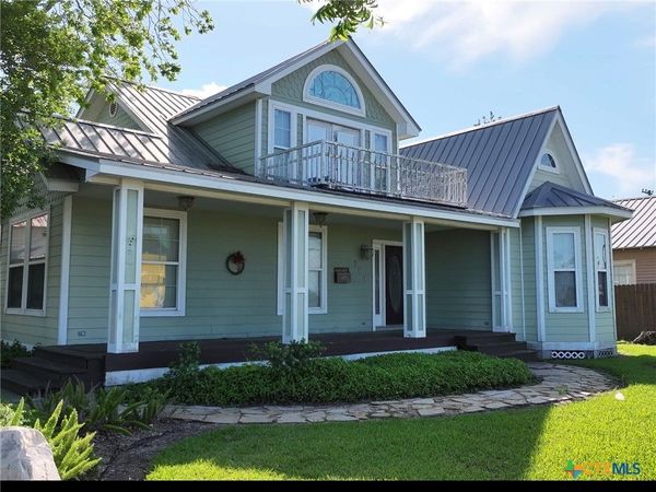 207 S Commerce Street, Port Lavaca, TX 77979
