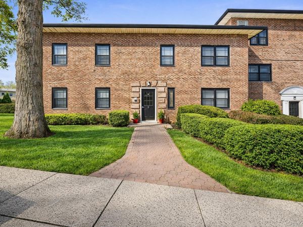 9 Manchester Road, Unit 2R, Eastchester, NY 10709
