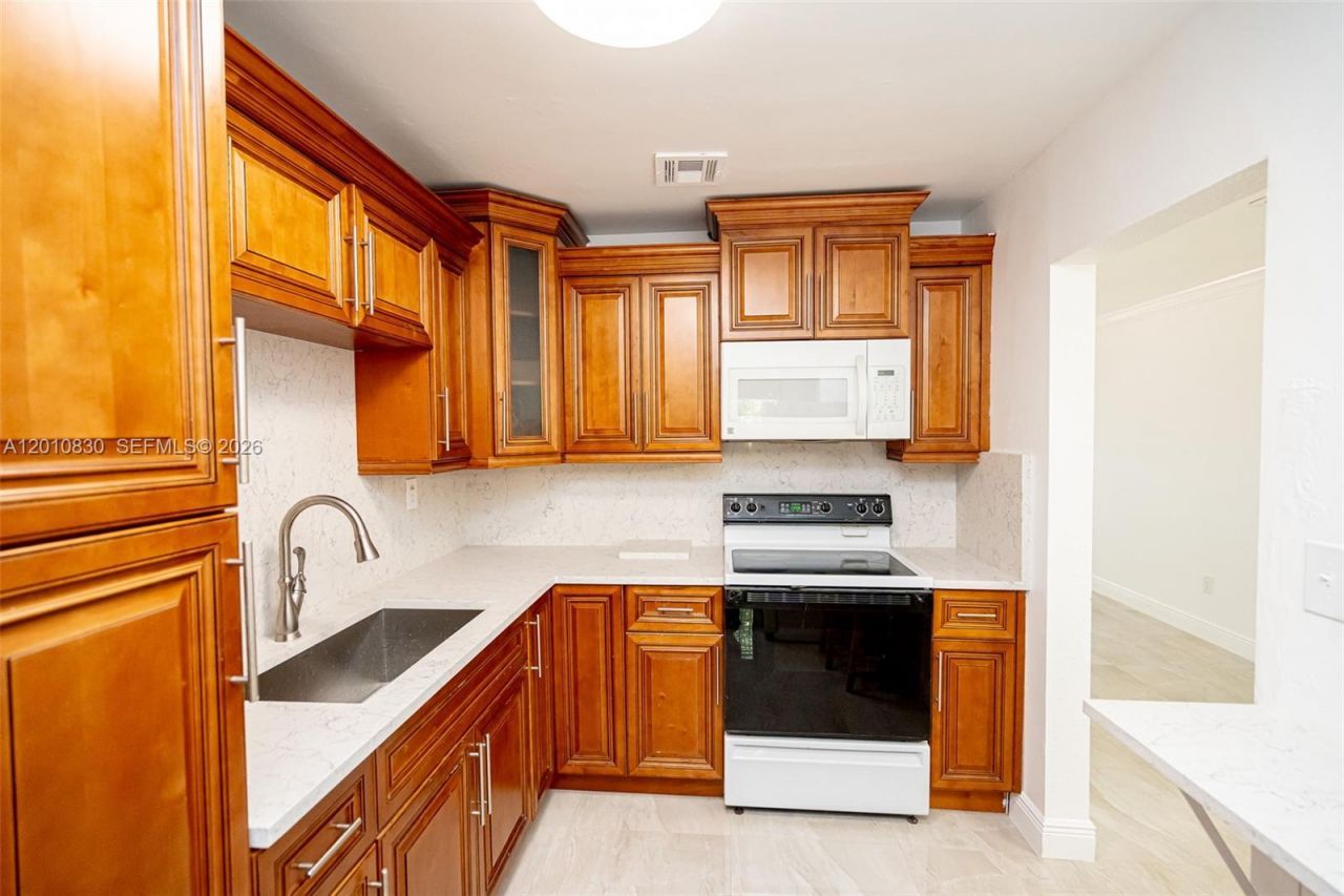 18010 NW 48th Ct, Miami Gardens, FL 33055 Photo