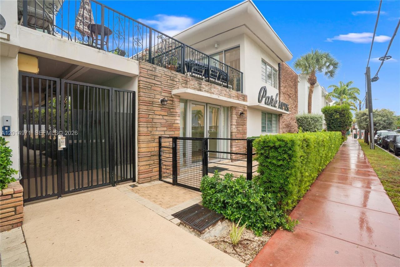 2130 Park Ave , Unit TH10, Miami Beach, FL 33139 Photo