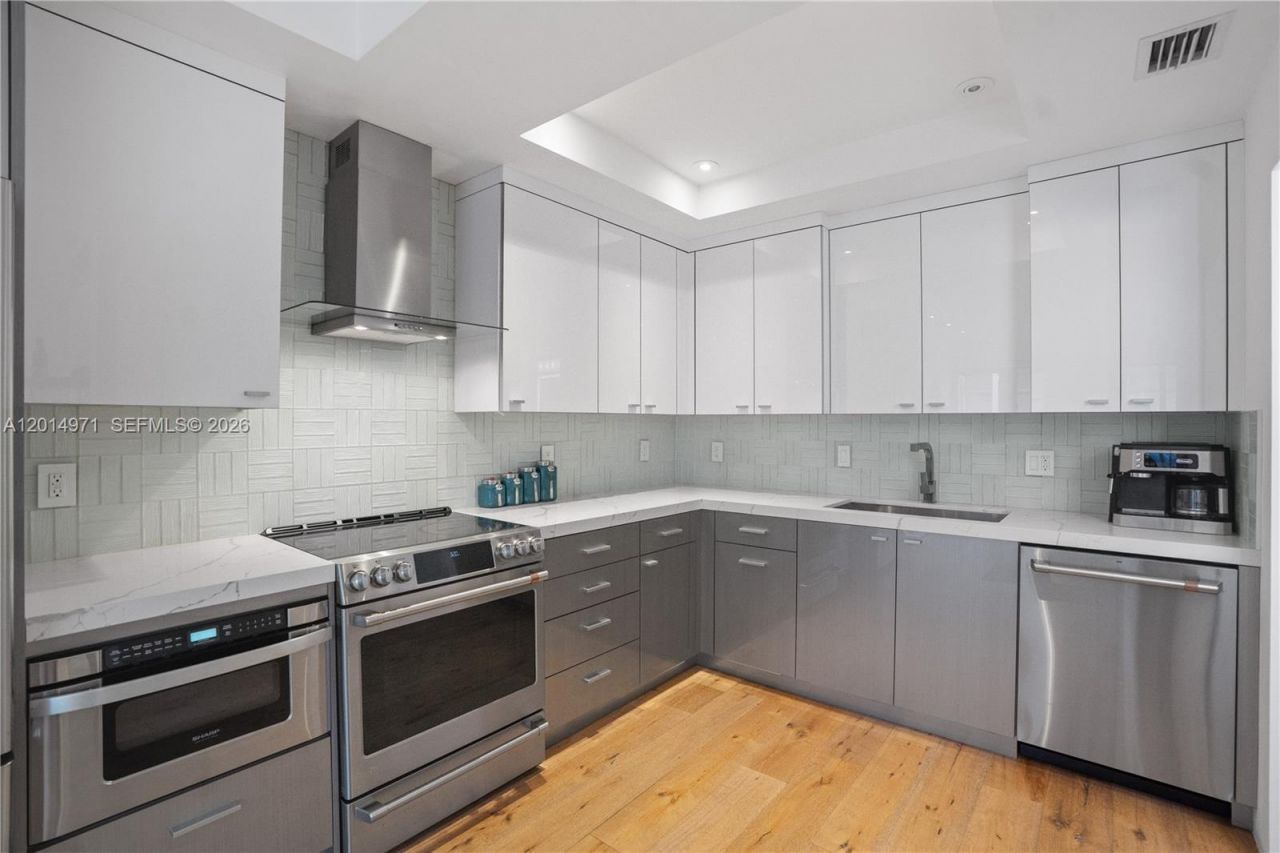 2130 Park Ave , Unit TH10, Miami Beach, FL 33139 Photo