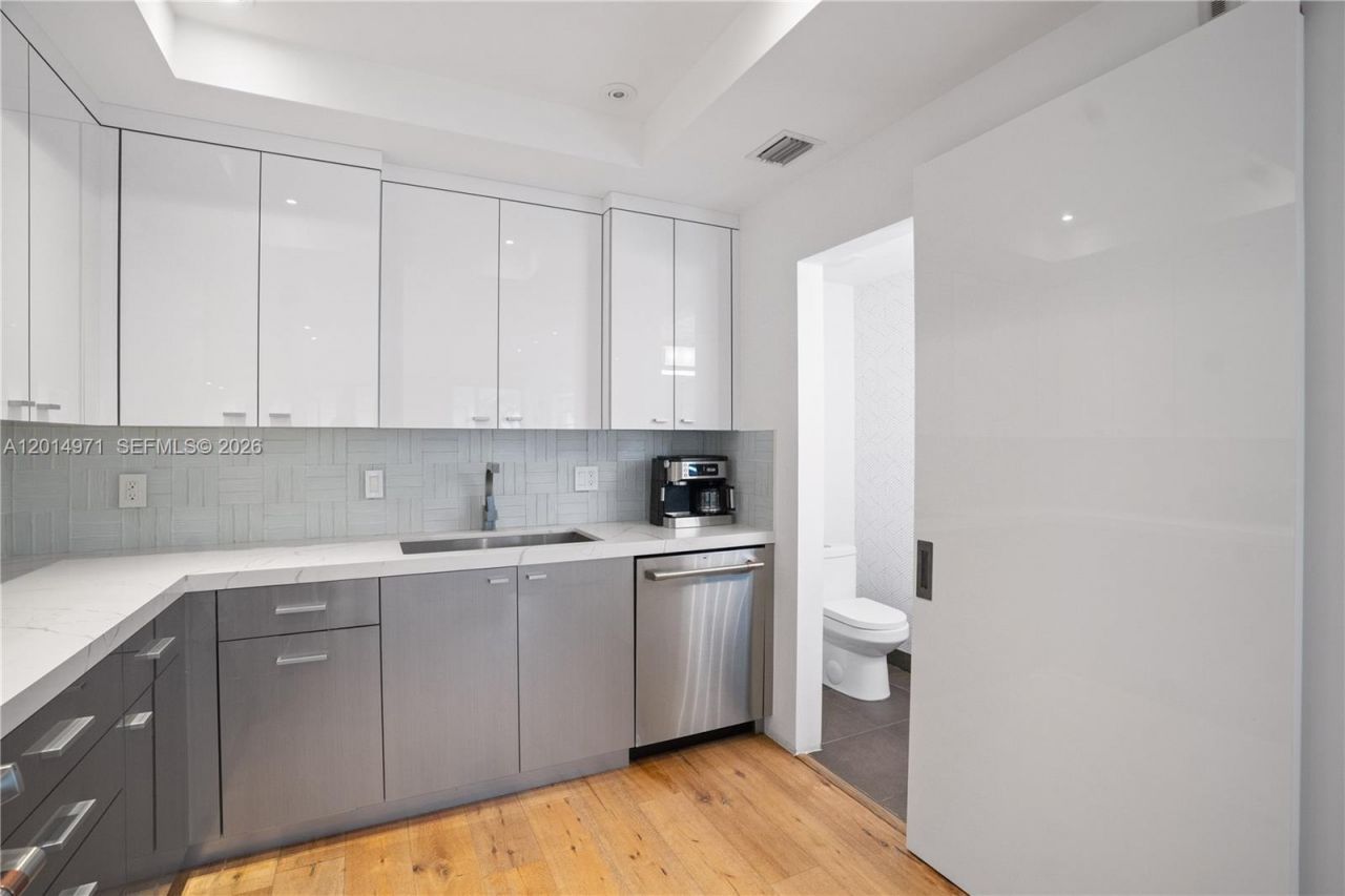 2130 Park Ave , Unit TH10, Miami Beach, FL 33139 Photo