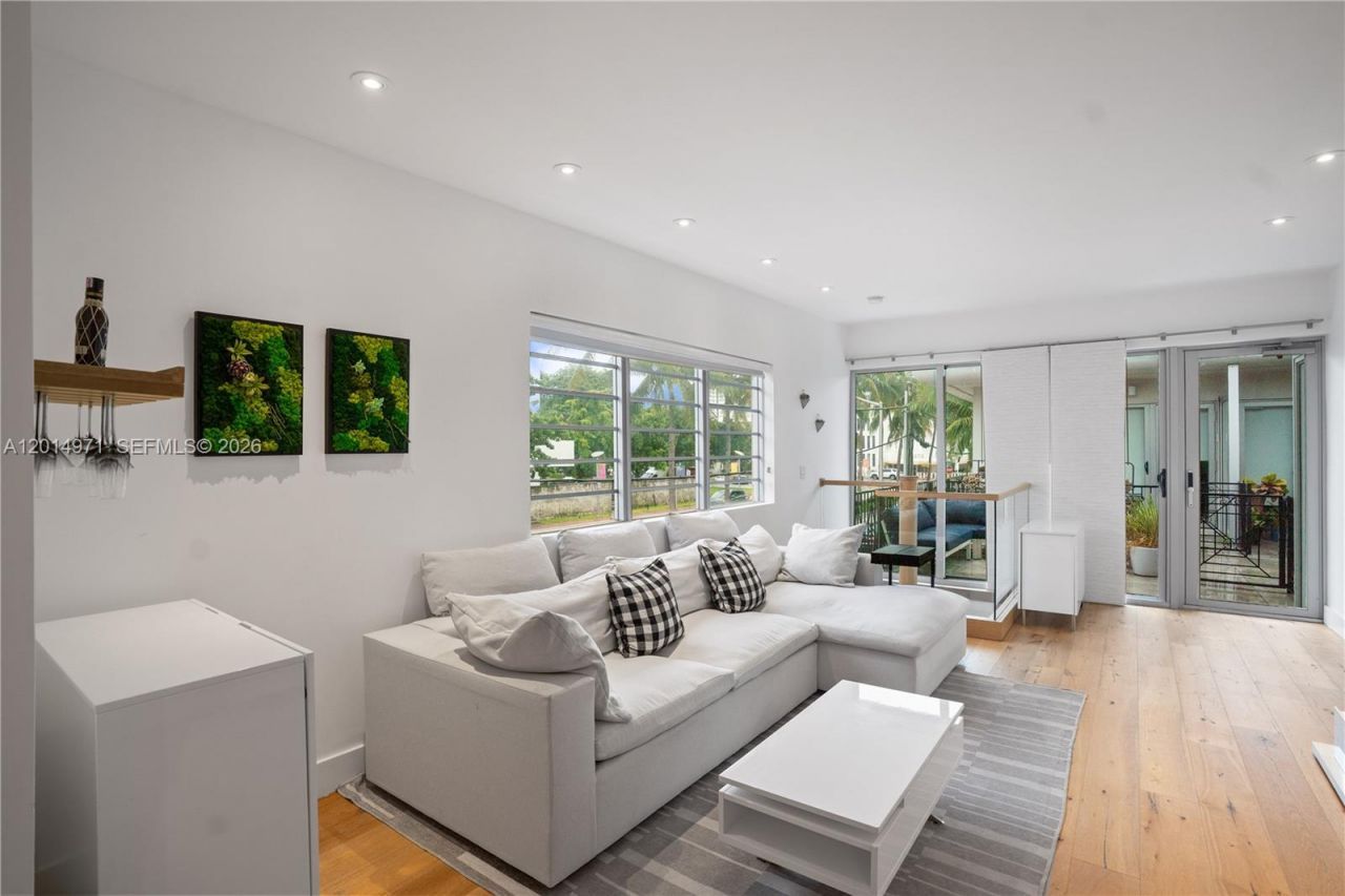 2130 Park Ave , Unit TH10, Miami Beach, FL 33139 Photo