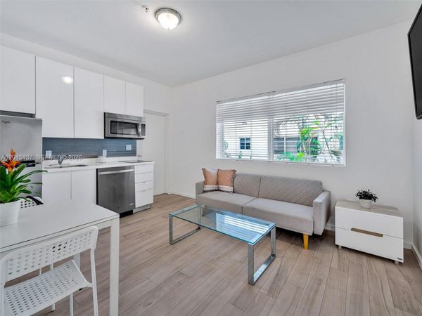 820 15th St , Unit 202, Miami Beach, FL 33139