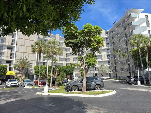 20400 W Country Club Dr , Unit 209, Aventura, FL 33180