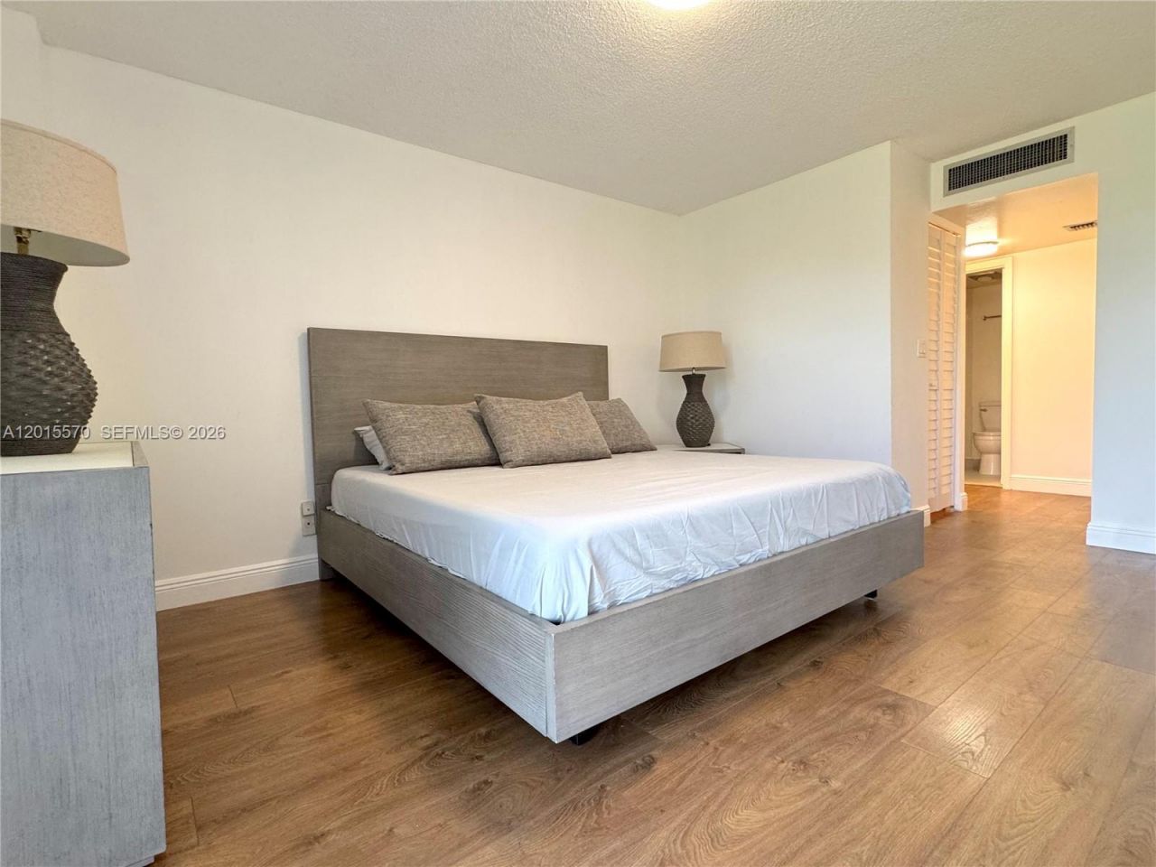 20400 W Country Club Dr, Unit 209, Aventura, FL 33180 Photo