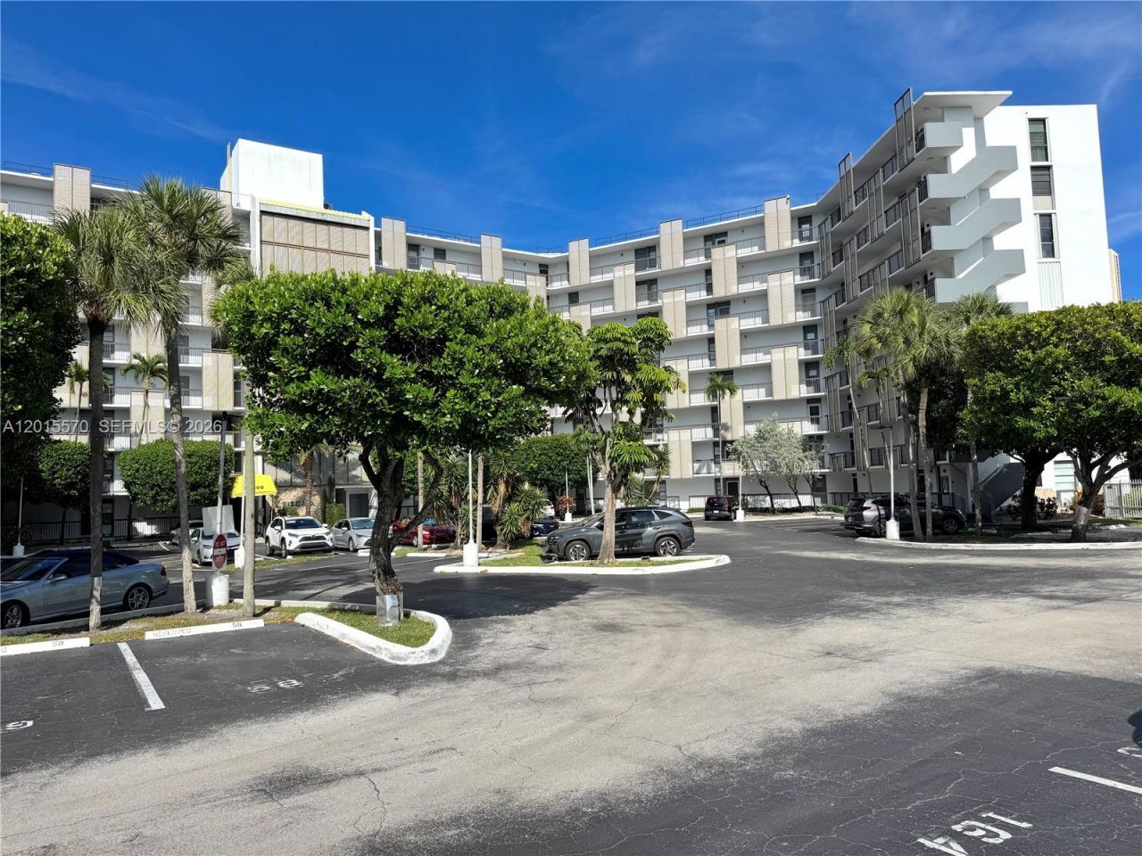 20400 W Country Club Dr, Unit 209, Aventura, FL 33180 Photo