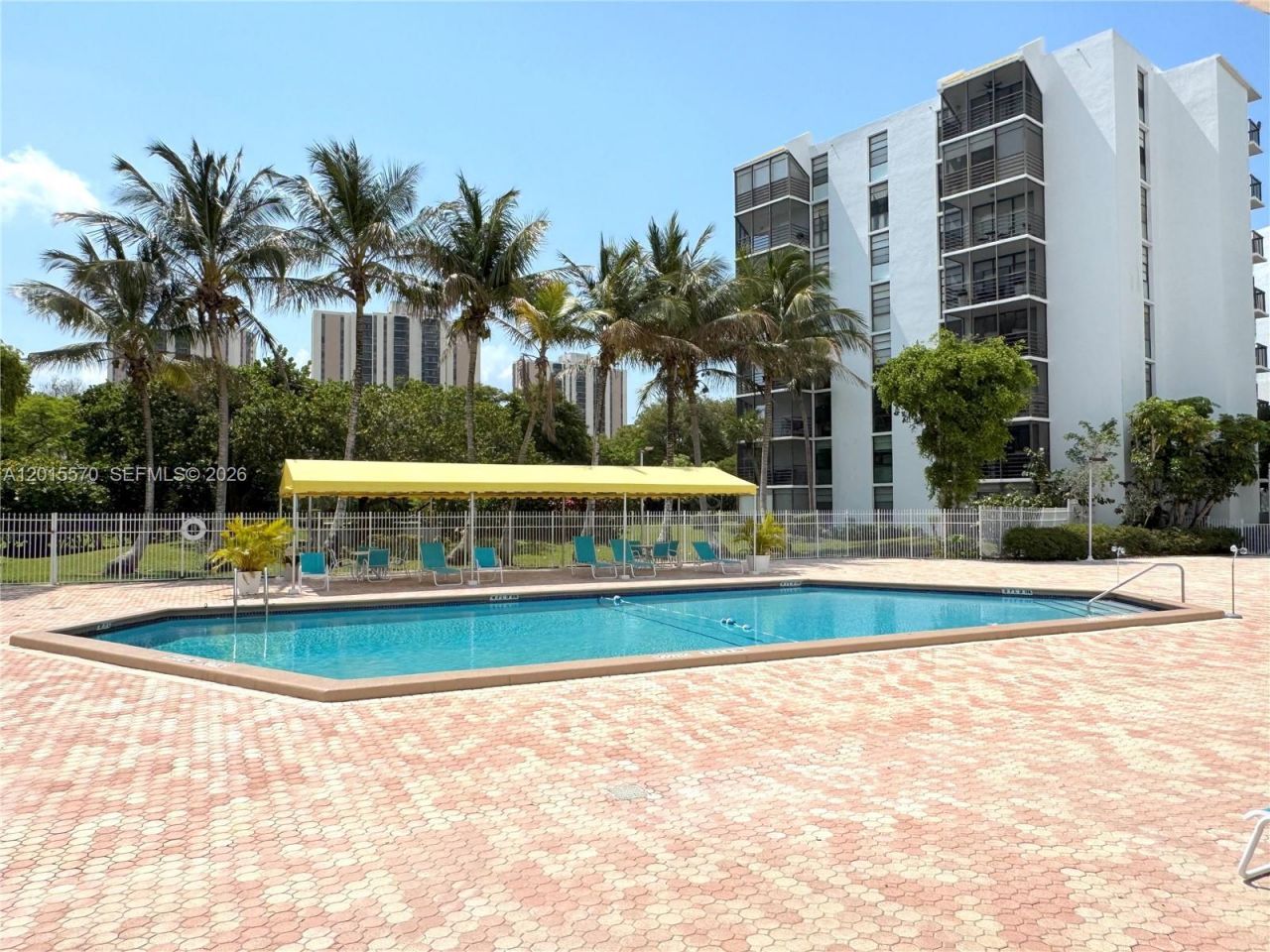 20400 W Country Club Dr, Unit 209, Aventura, FL 33180 Photo