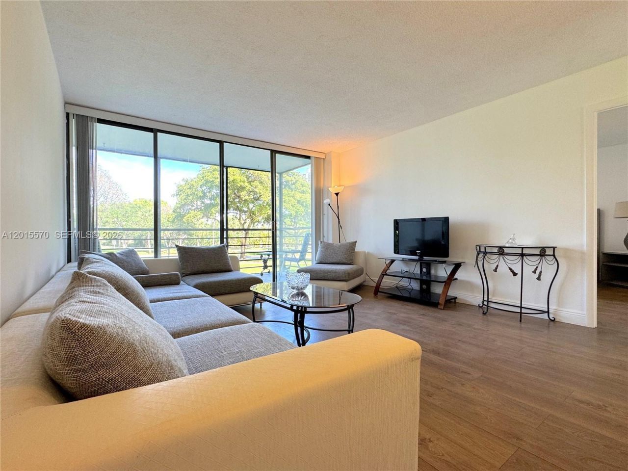 20400 W Country Club Dr, Unit 209, Aventura, FL 33180 Photo