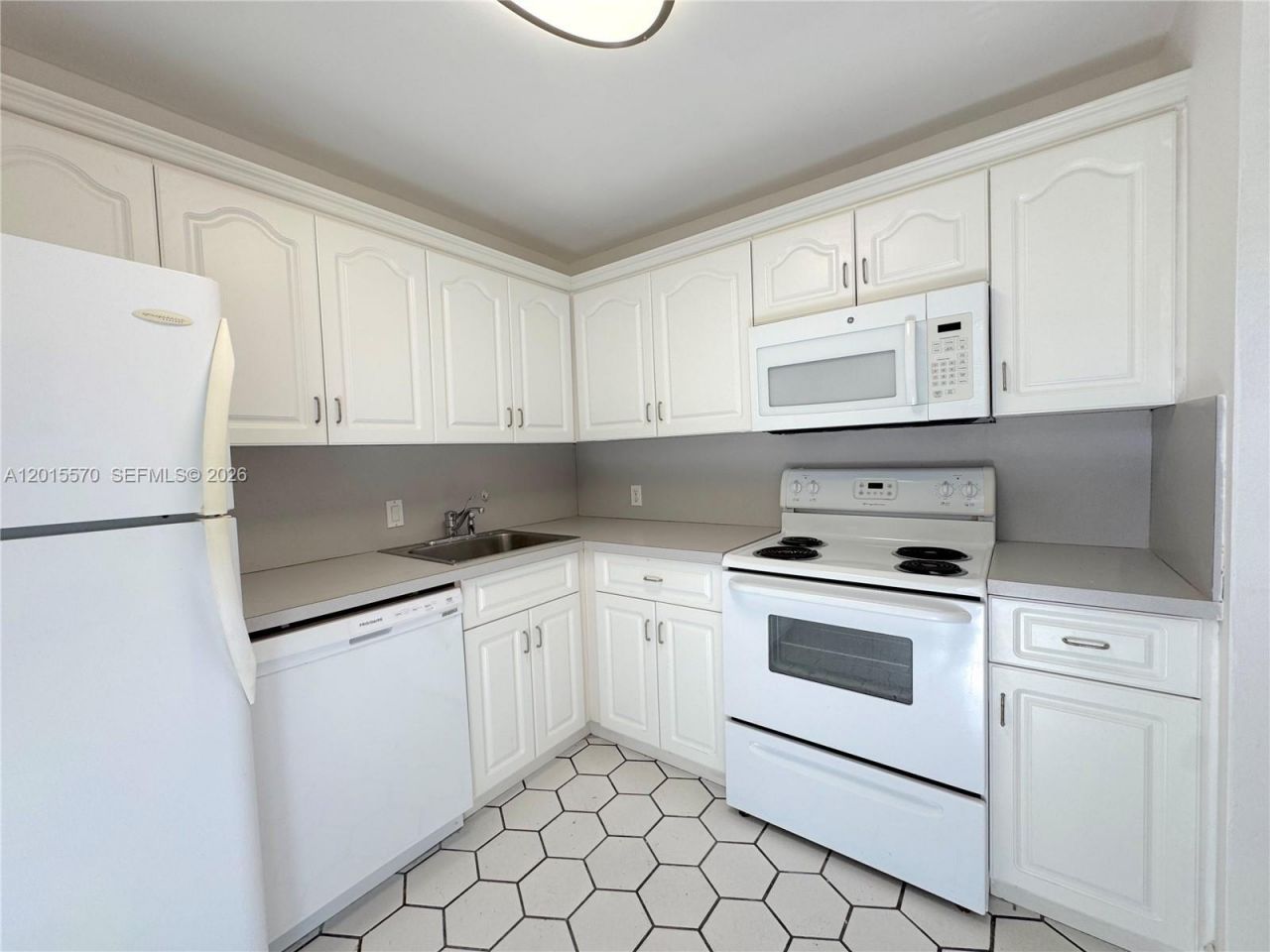 20400 W Country Club Dr, Unit 209, Aventura, FL 33180 Photo