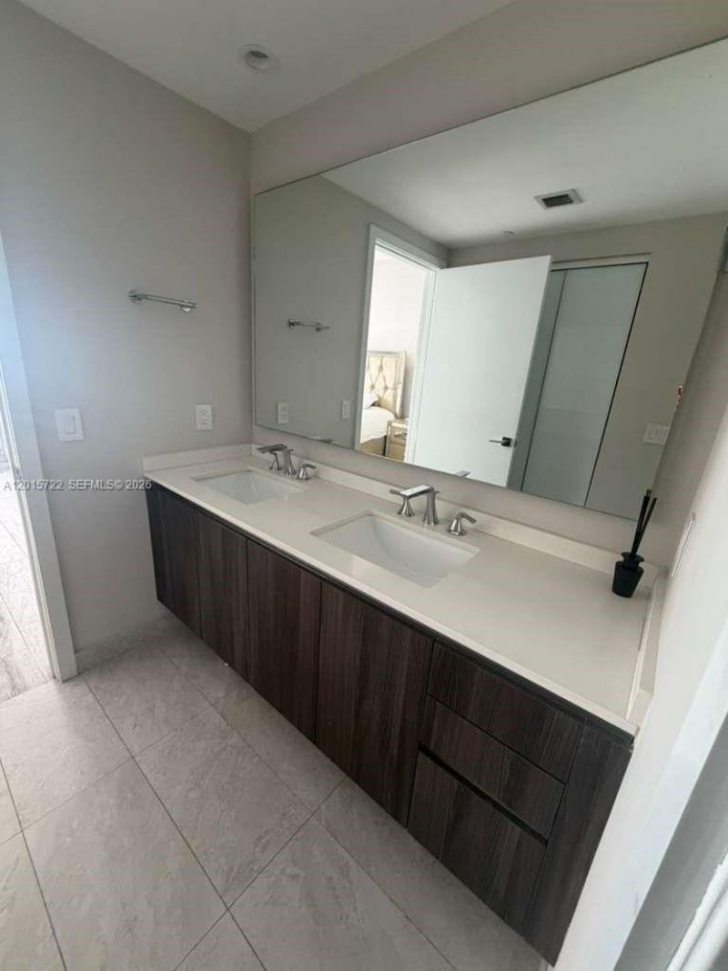 488 NE 18th St , Unit 3905, Miami, FL 33132 Photo