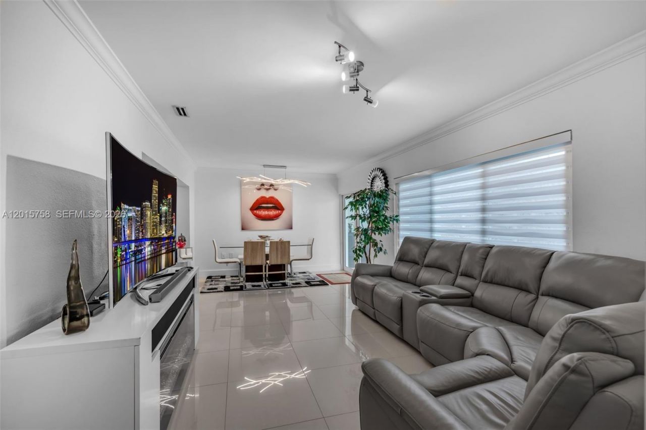 46 NE 164th St , Miami, FL 33162 Photo