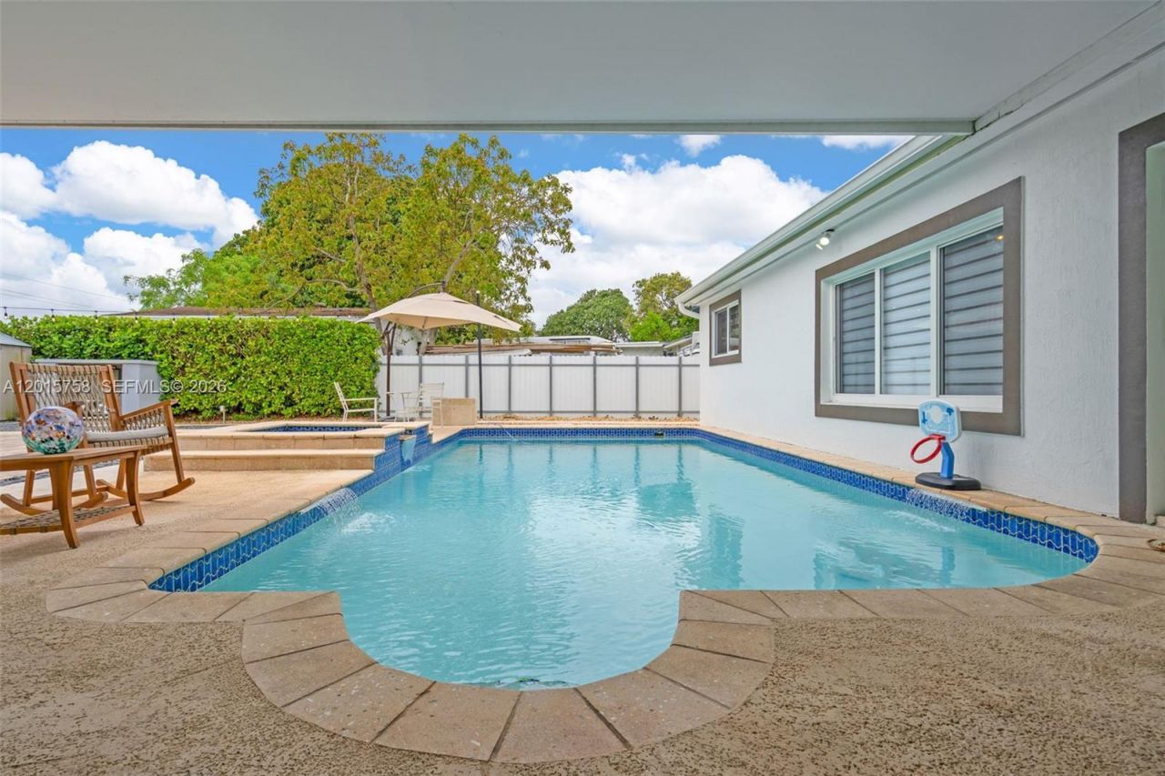 46 NE 164th St , Miami, FL 33162 Photo