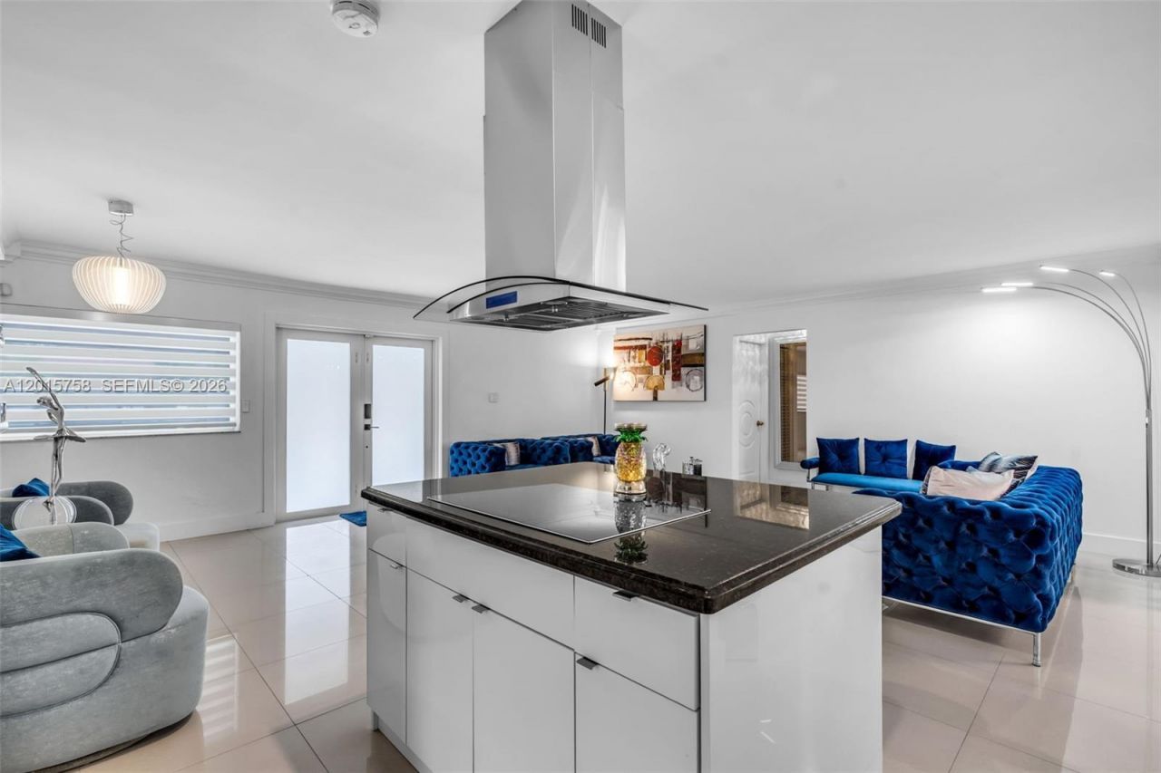 46 NE 164th St , Miami, FL 33162 Photo
