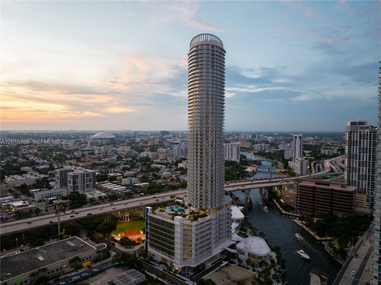 275 SW 6th St , Unit 5303, Miami, FL 33130 Photo