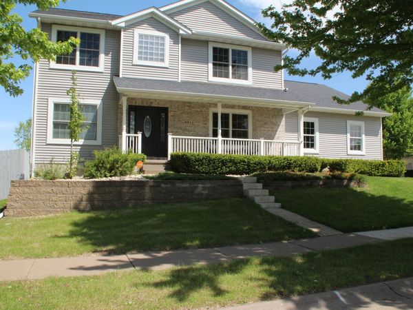 6911 Madison Street, Davenport, IA 52806