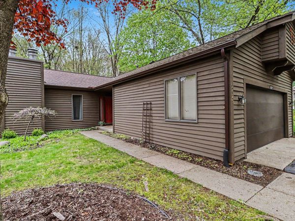 2429 Highpointe Drive, Kalamazoo, MI 49008