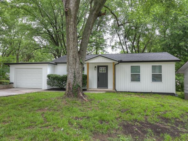 712 Pearl Street , Neosho, MO 64850