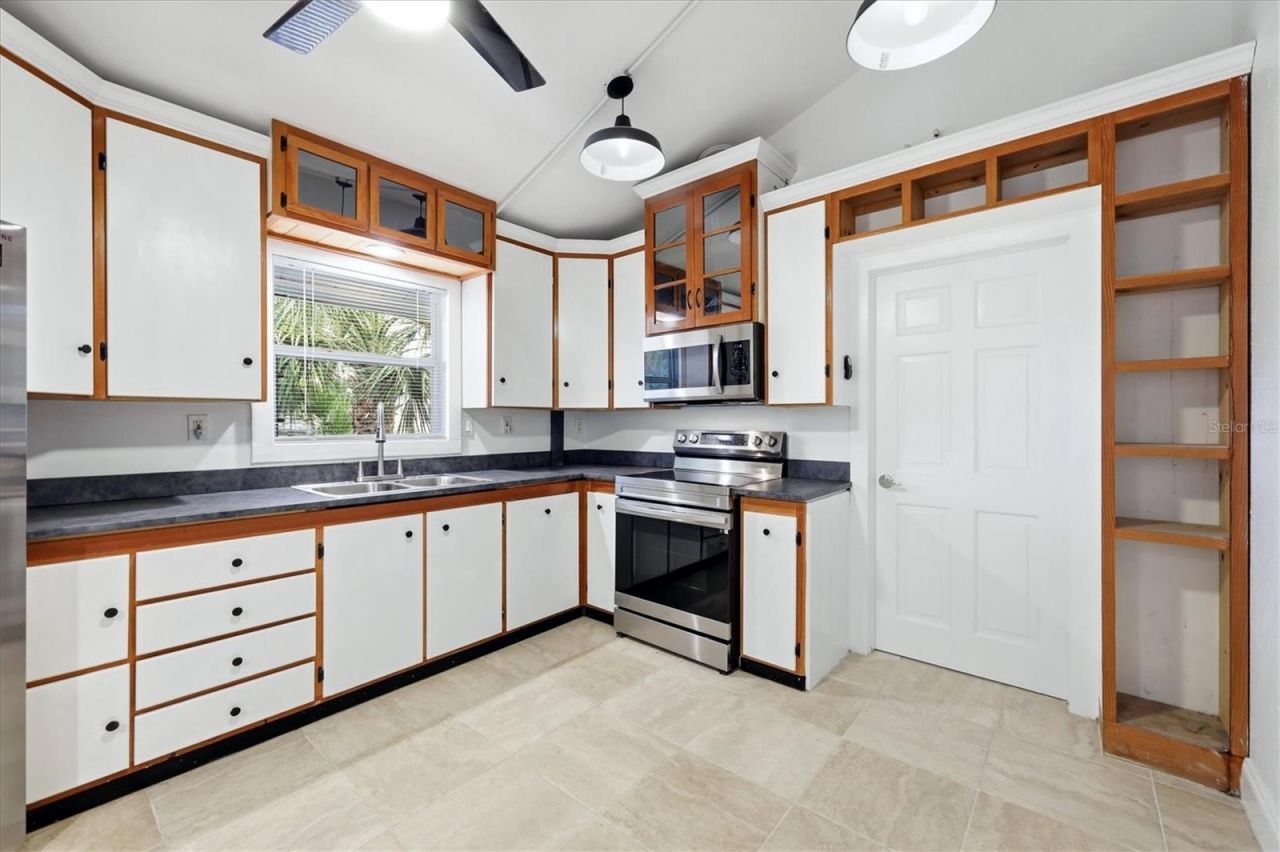 902 37th Street W, Bradenton, FL 34205 Photo
