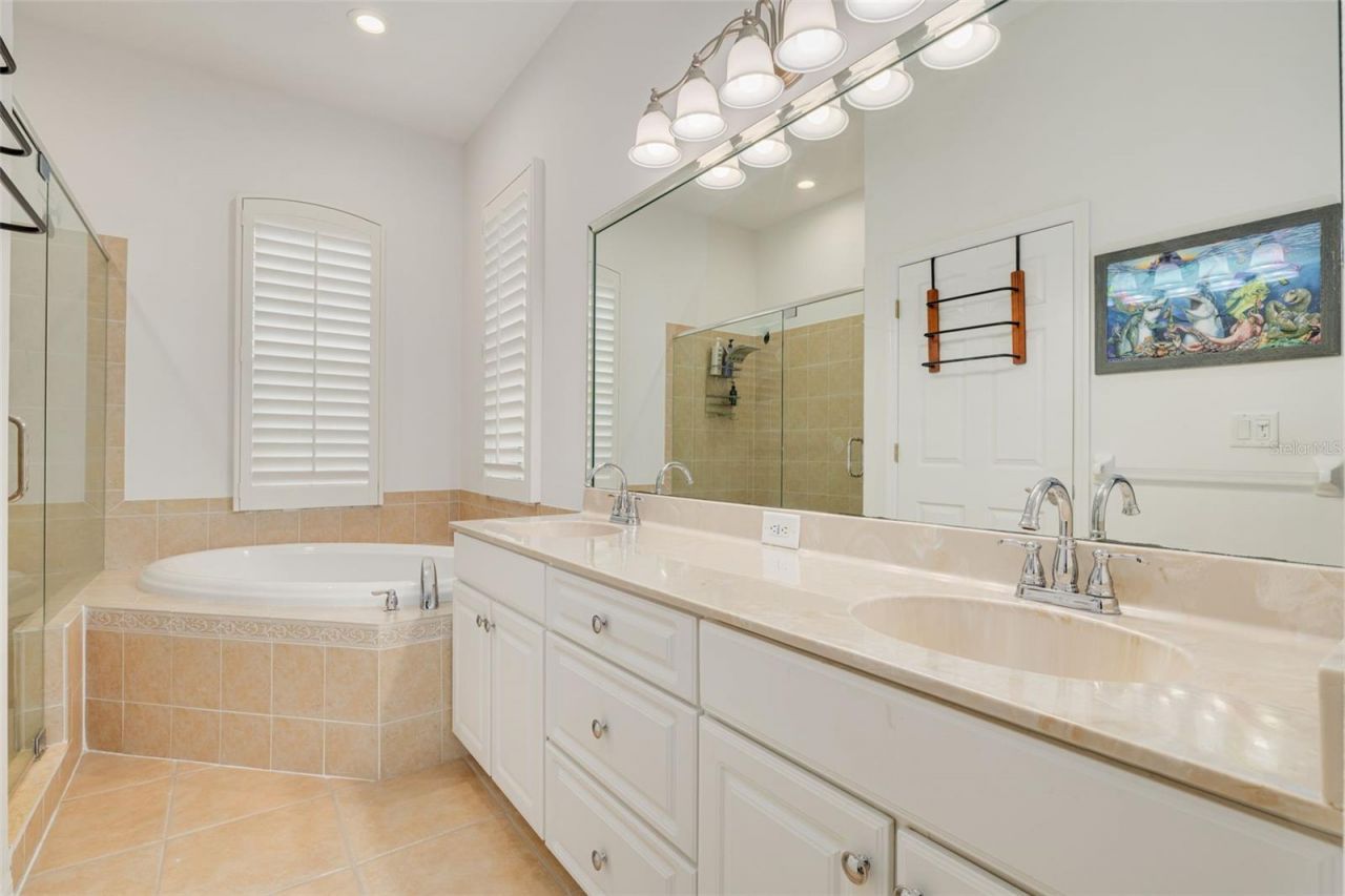 8253 Wild Oaks Circle , Largo, FL 33773 Photo