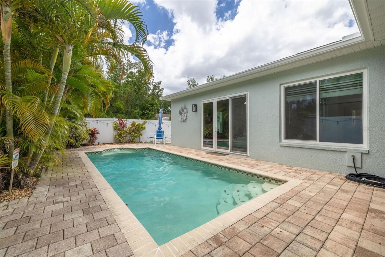 8253 Wild Oaks Circle , Largo, FL 33773 Photo