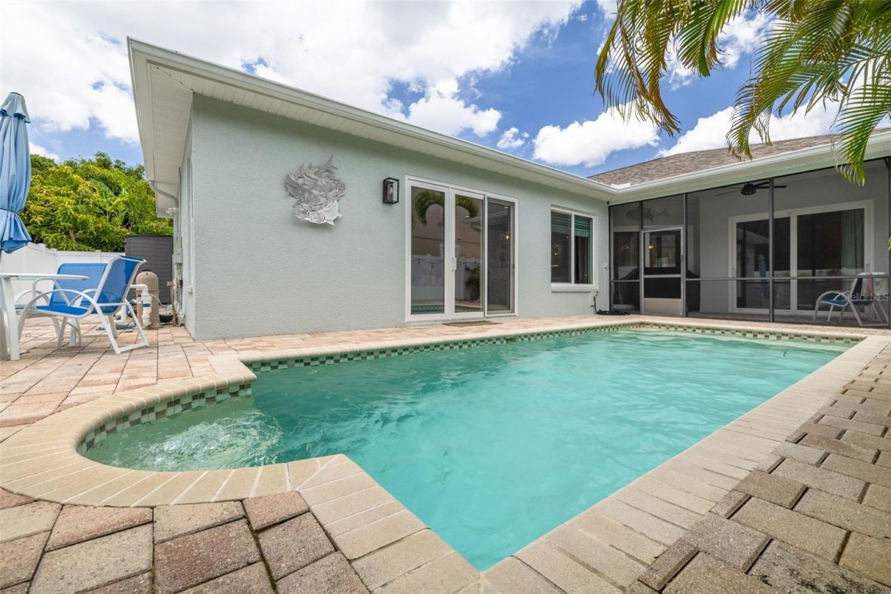 8253 Wild Oaks Circle , Largo, FL 33773 Photo