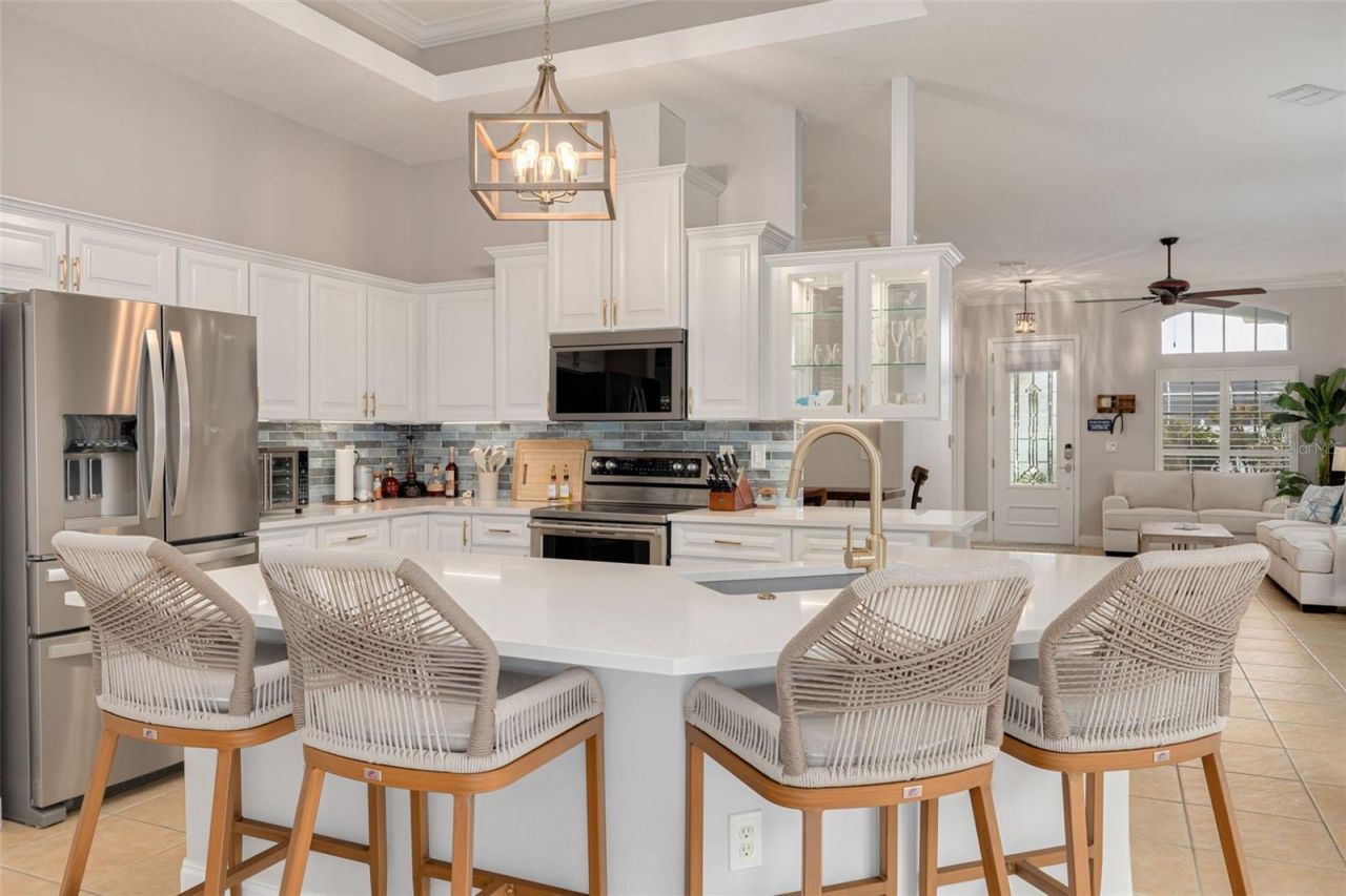 8253 Wild Oaks Circle , Largo, FL 33773 Photo