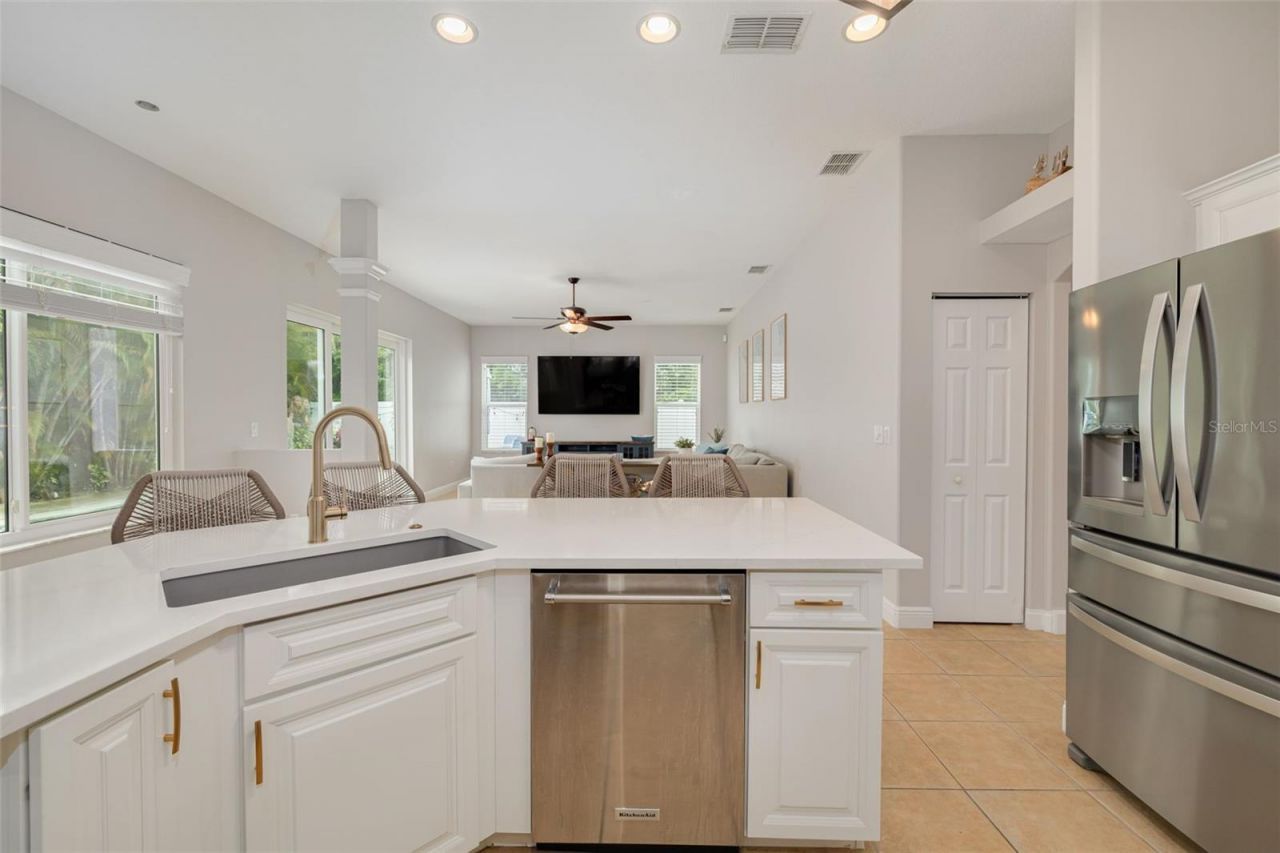 8253 Wild Oaks Circle , Largo, FL 33773 Photo