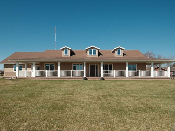 1905 4th Avenue SE, Sioux Center, IA 51250