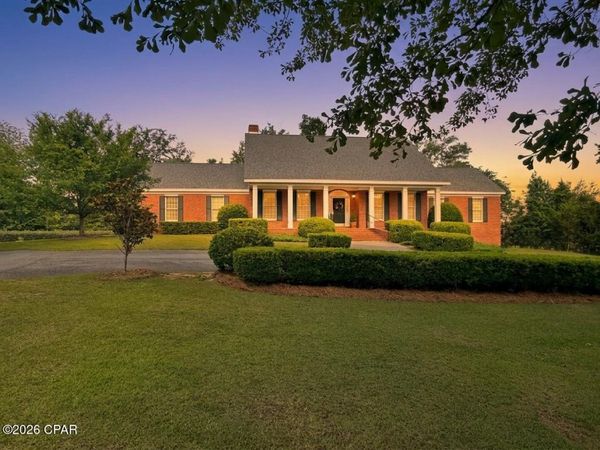 3184 College Street , Marianna, FL 32446