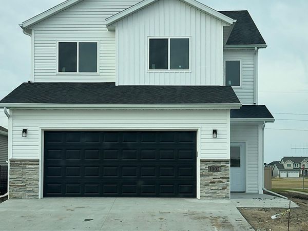 1002 Albert Drive W, West Fargo, ND 58078
