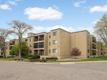 4101 Parklawn Avenue, Unit 103, Edina, MN 55435
