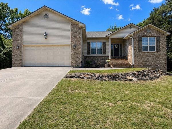2007 White Oak Lane , Russellville, AR 72802