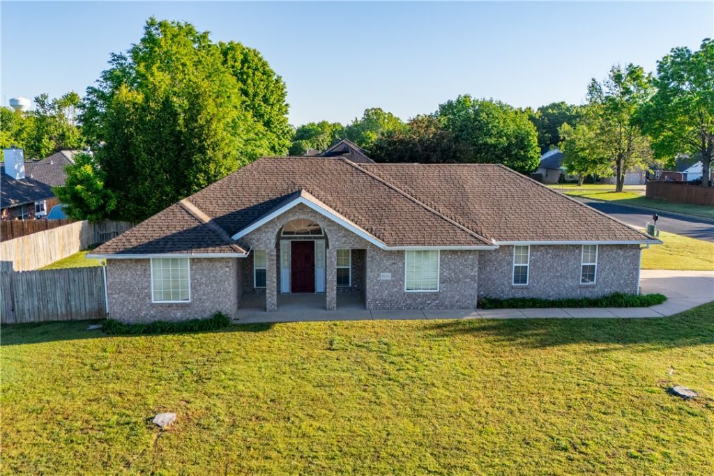 1500 Sanford Drive, Bentonville, AR 72712 Main Photo