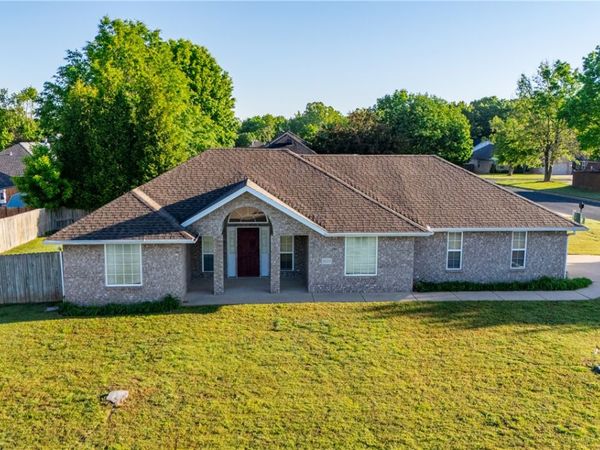 1500 Sanford Drive, Bentonville, AR 72712