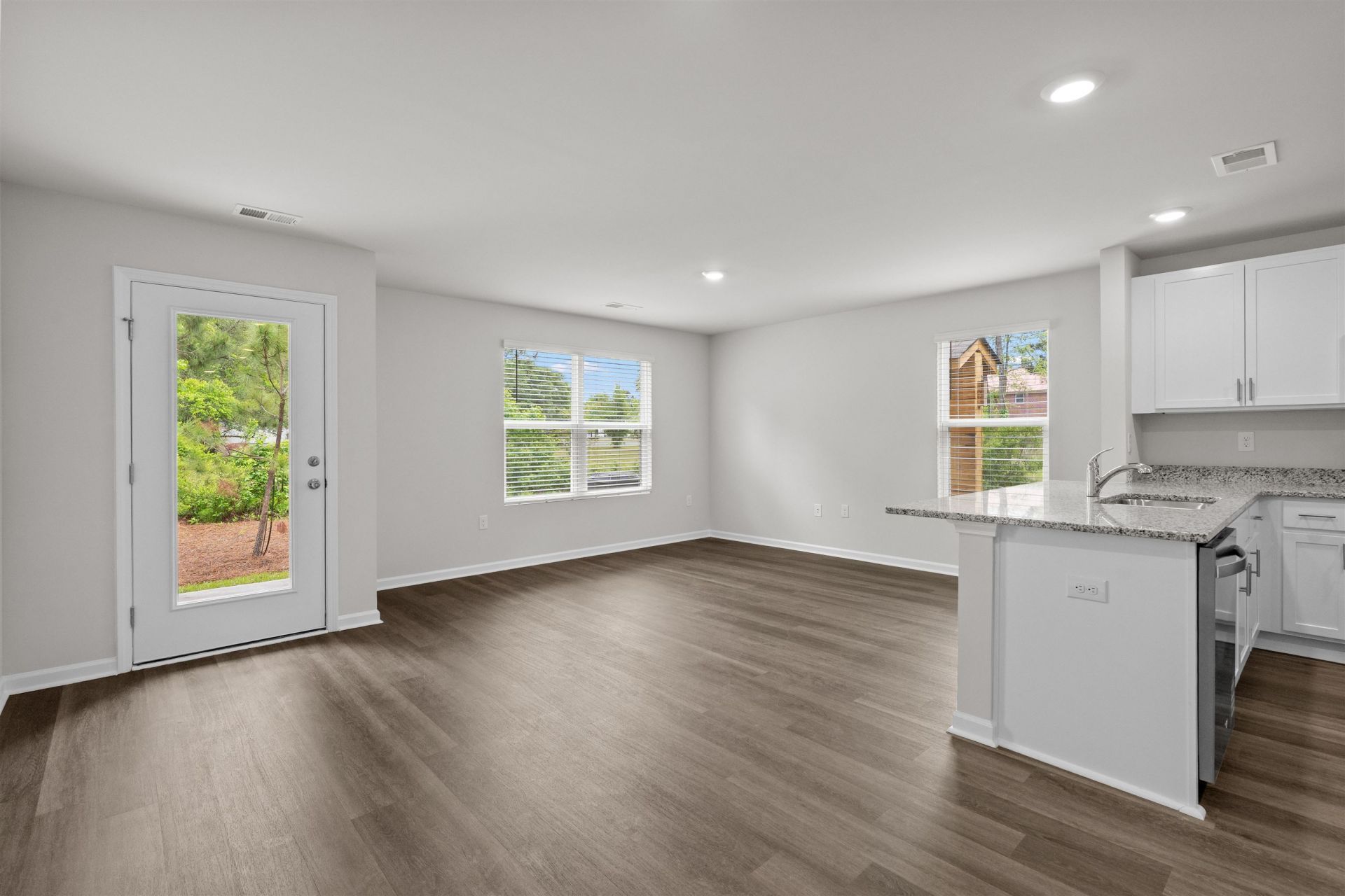 571 Gemstone Blvd  Photo 10