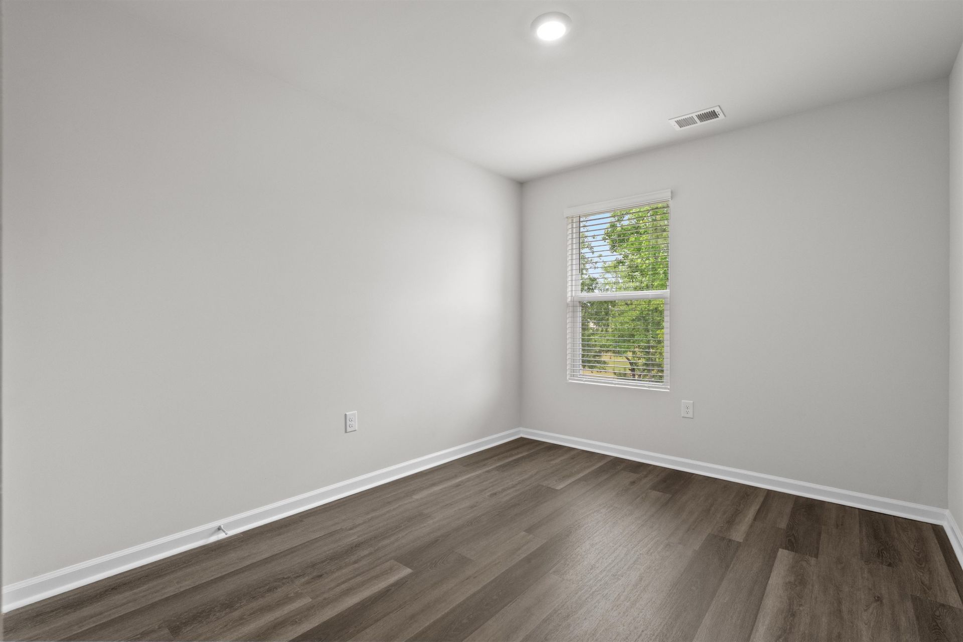 571 Gemstone Blvd  Photo 22