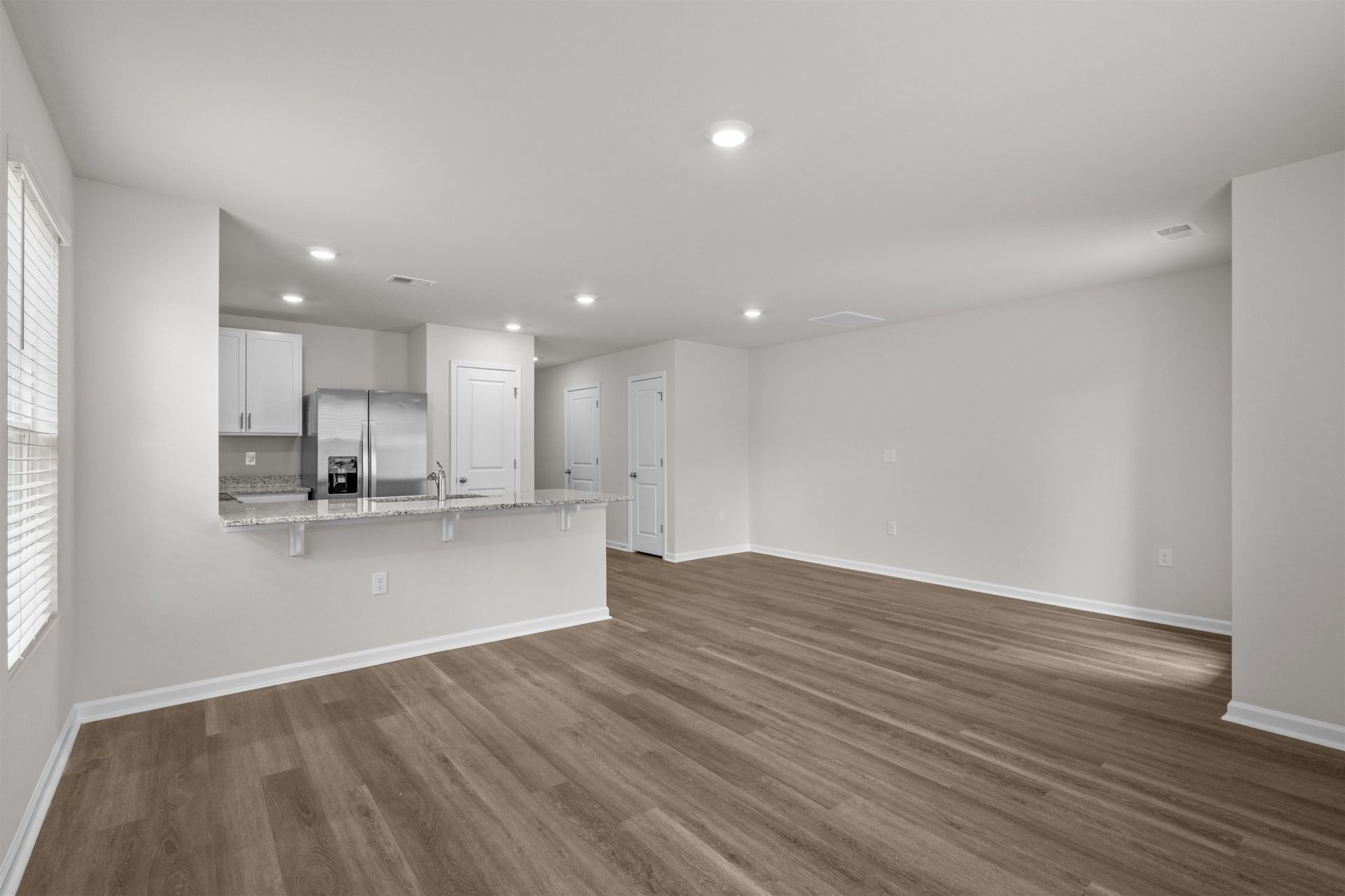 571 Gemstone Blvd  Photo 6