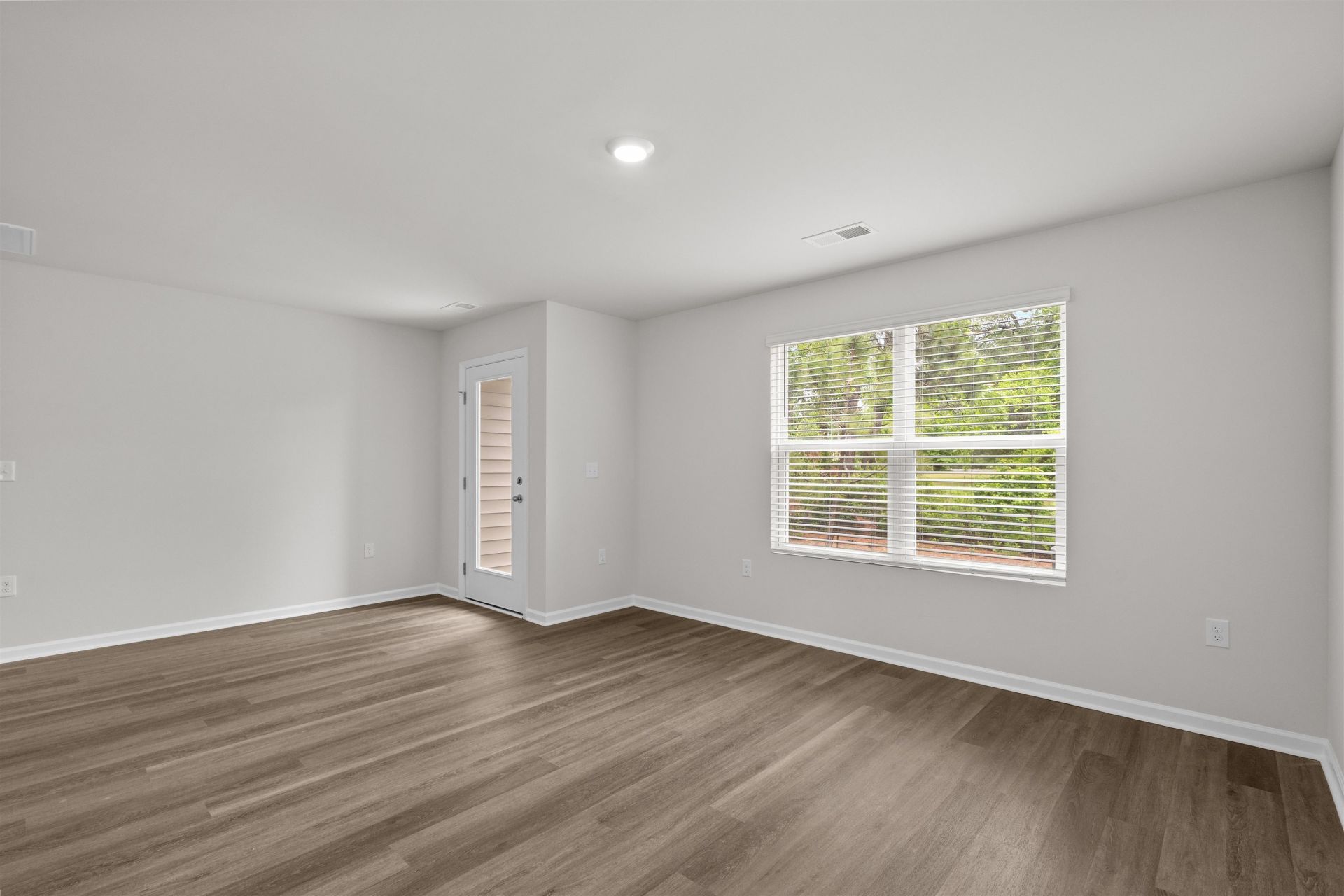 571 Gemstone Blvd  Photo 8