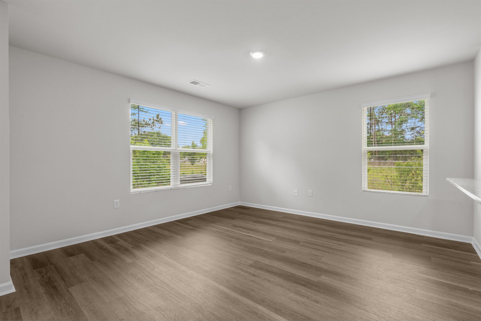 571 Gemstone Blvd  Photo 9