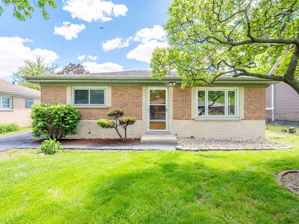 319 Spruce Avenue , Bensenville, IL 60106